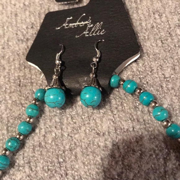 Necklace & earnings - Picture 3 of 3